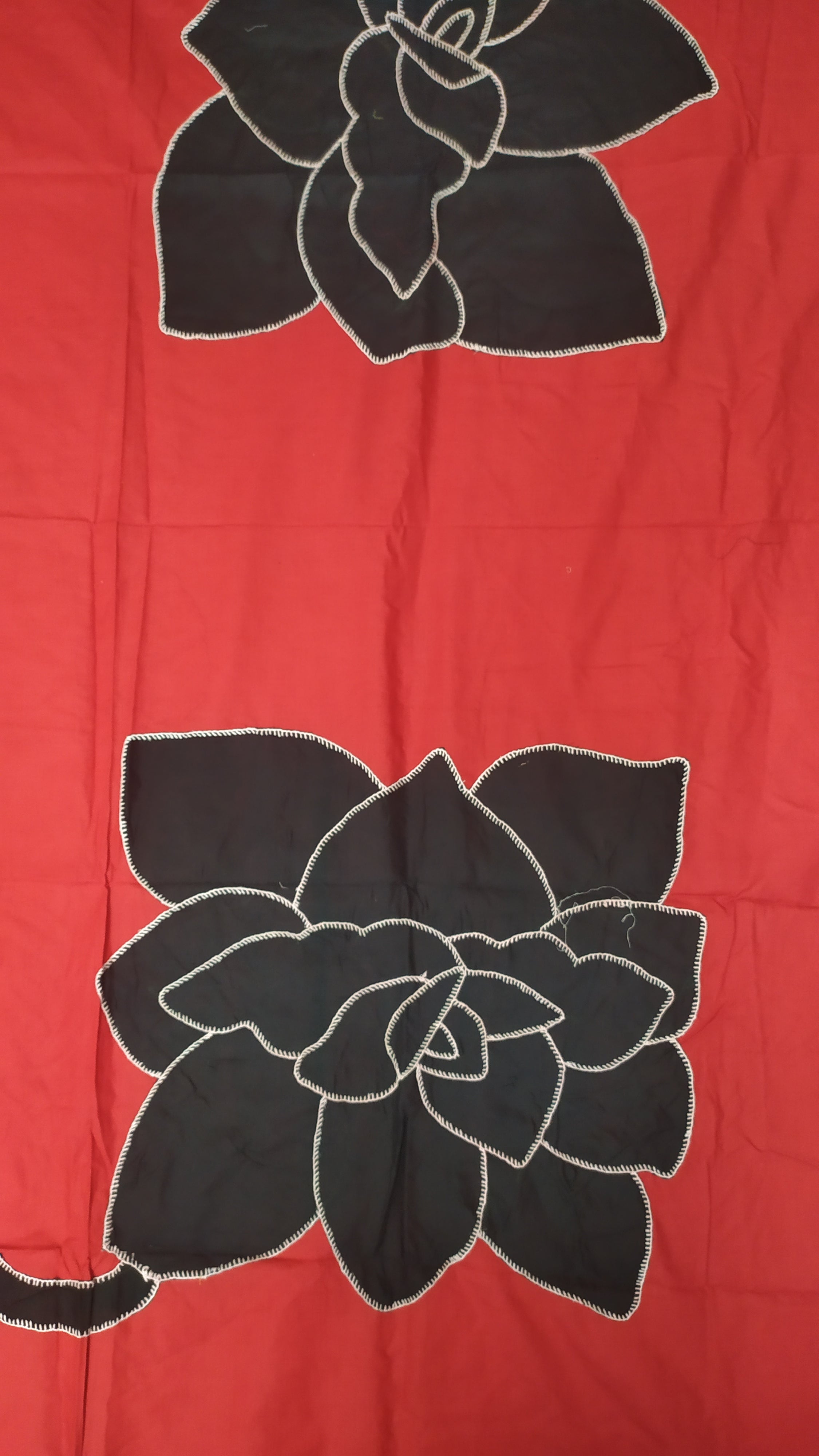 Drap petademba 3 places rouge à motifs nois (roses)